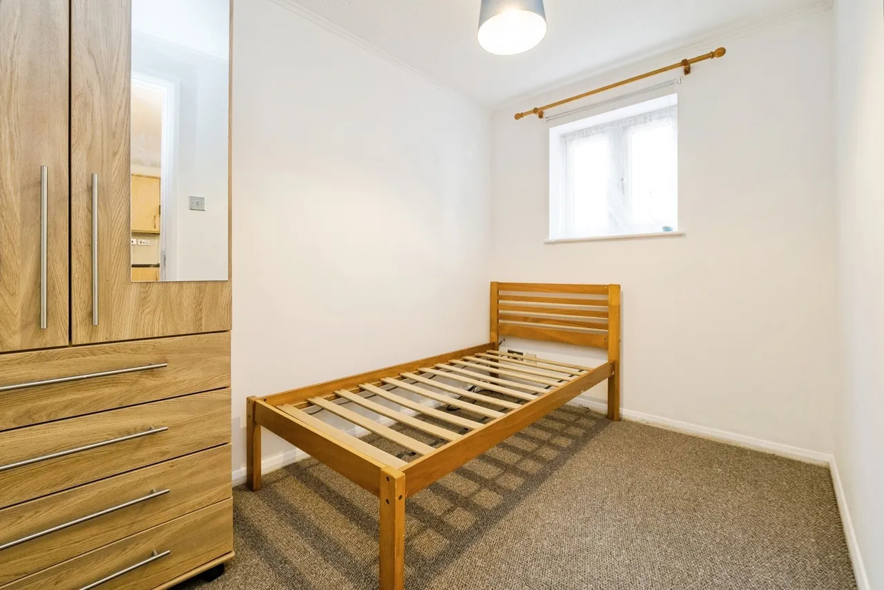 Bowyer Close, Beckton, London, E6, photo 5