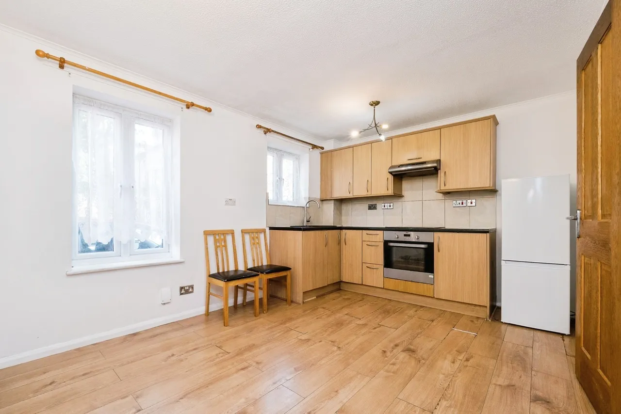 Bowyer Close, Beckton, London, E6, photo 10