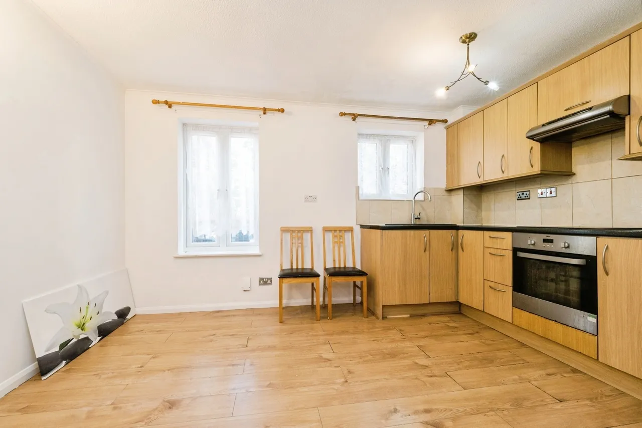 Bowyer Close, Beckton, London, E6, photo 9