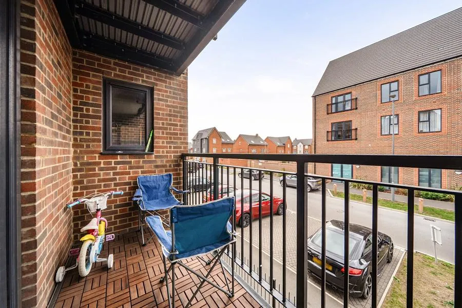 Kingsbrook Basin, Broughton, HP22, photo 19