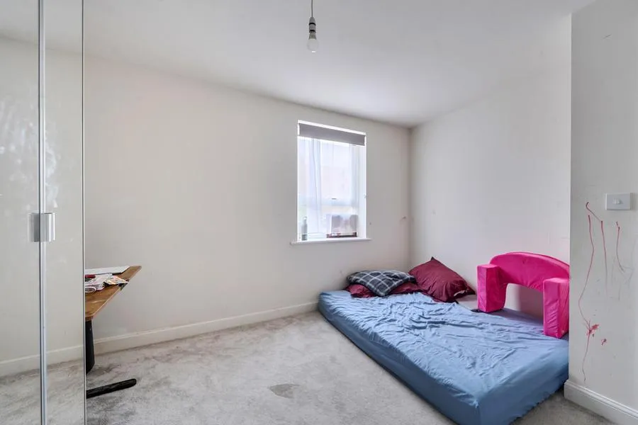 Kingsbrook Basin, Broughton, HP22, photo 9