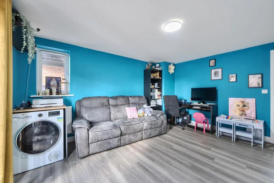 Kingsbrook Basin, Broughton, HP22, photo 5