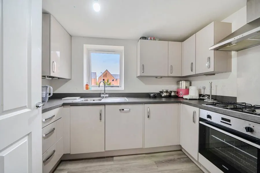 Kingsbrook Basin, Broughton, HP22, photo 4