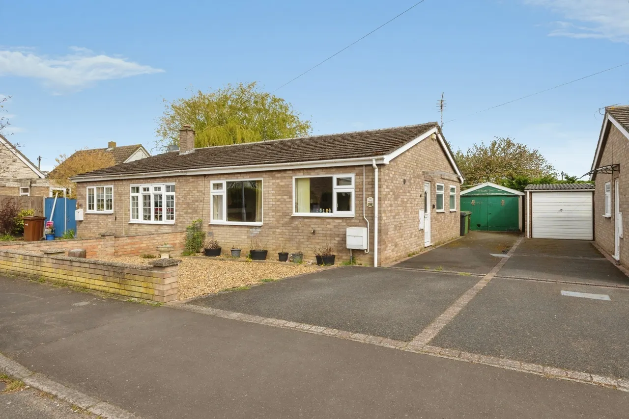 2 bed house for sale — Sheffield Road, Wymondham, Norfolk, NR18