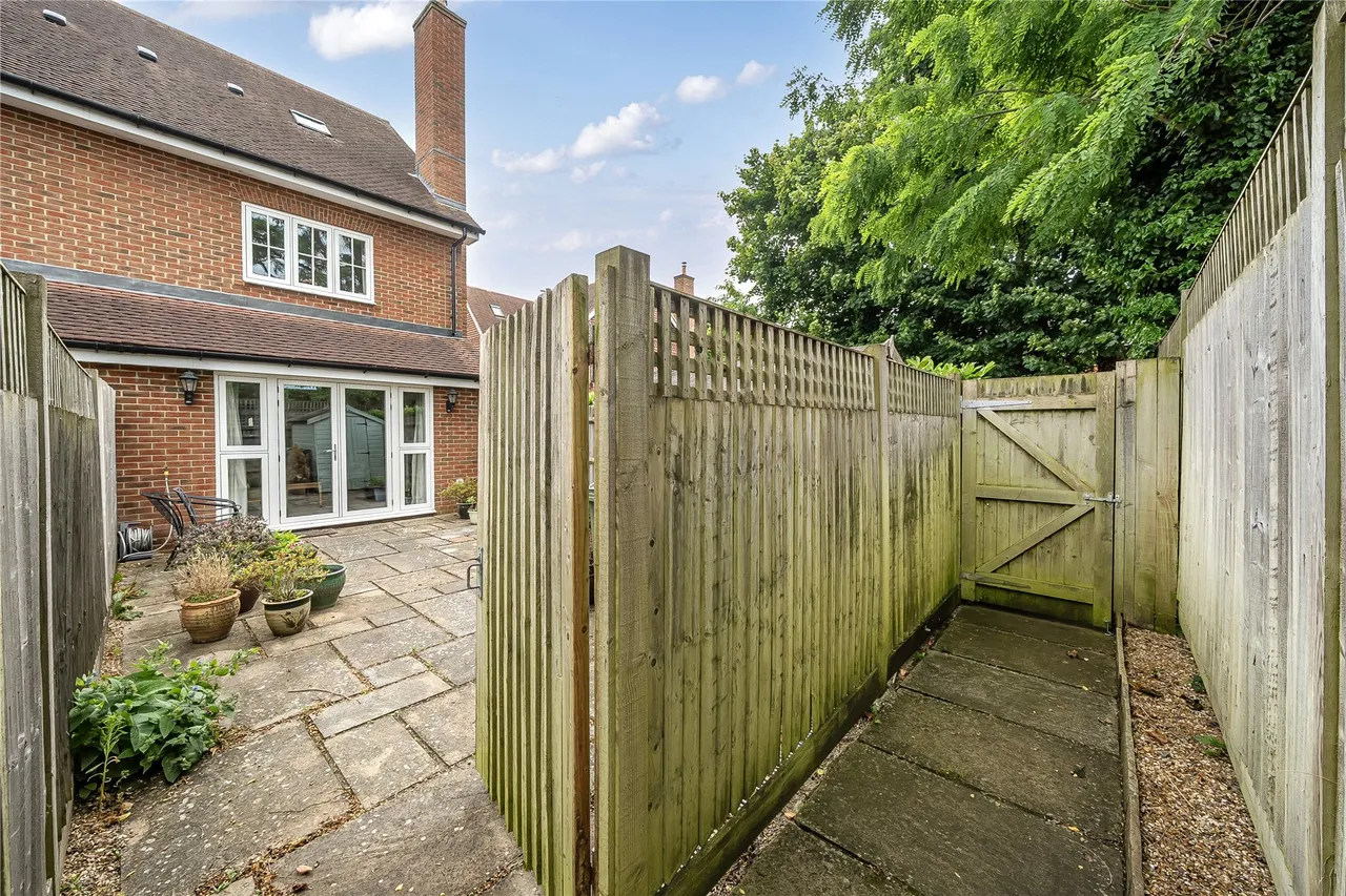 Walsham Mews, Ripley, GU23, photo 18