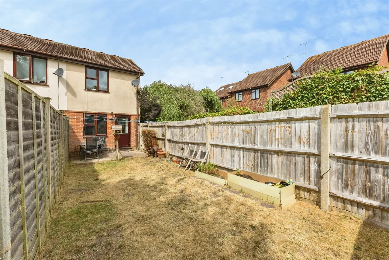 Hilmanton, Lower Earley, RG6, photo 13