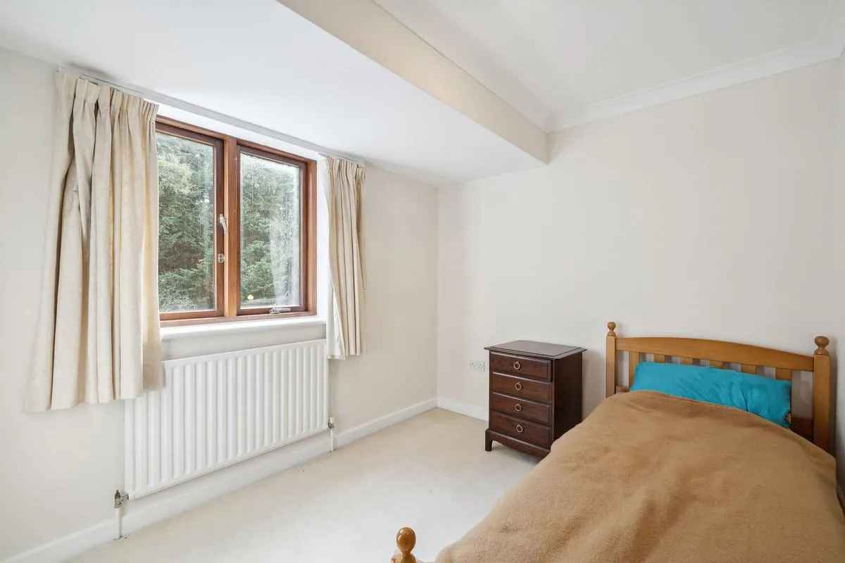 Littleworth Lane, Esher, KT10, photo 22