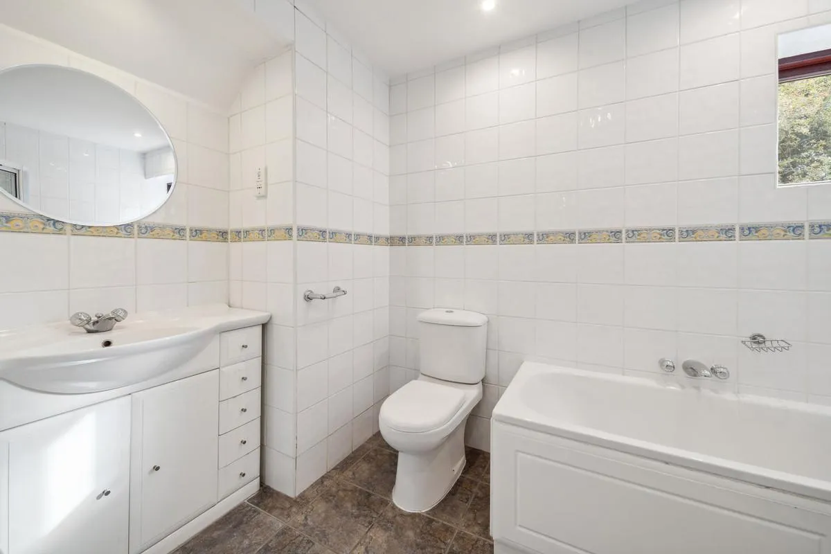 Littleworth Lane, Esher, KT10, photo 20