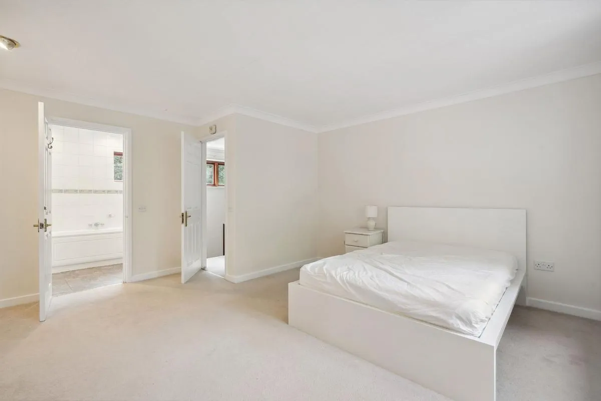 Littleworth Lane, Esher, KT10, photo 19
