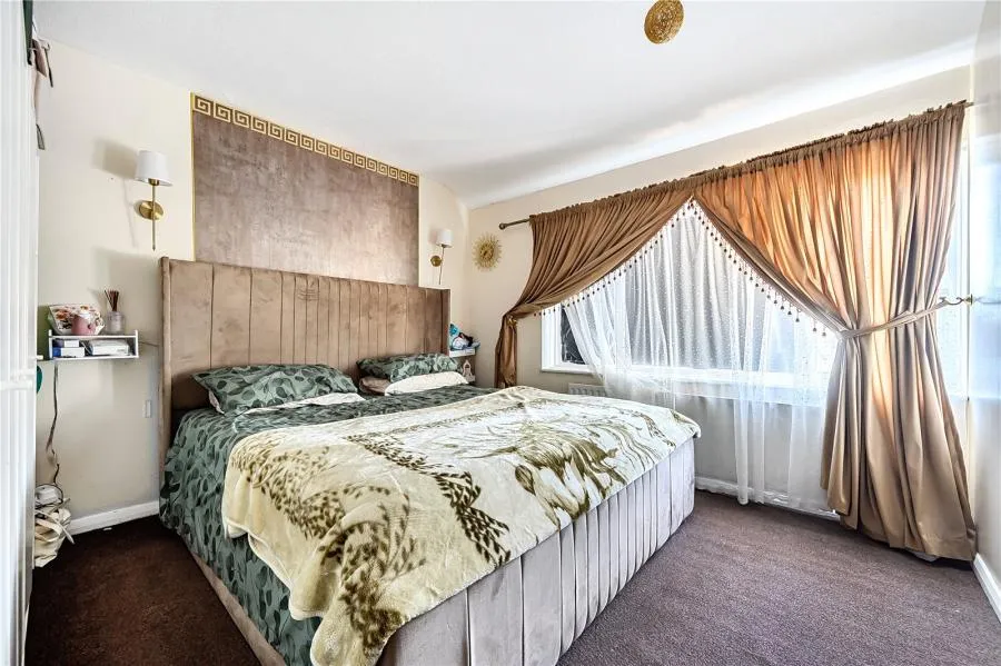 Long Furlong Drive, Slough, SL2, photo 14