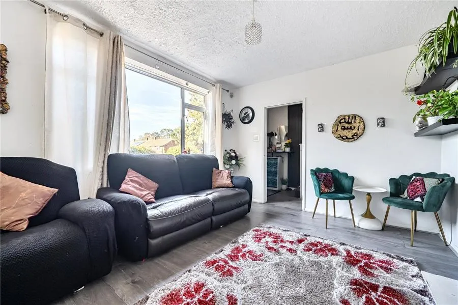 Long Furlong Drive, Slough, SL2, photo 8