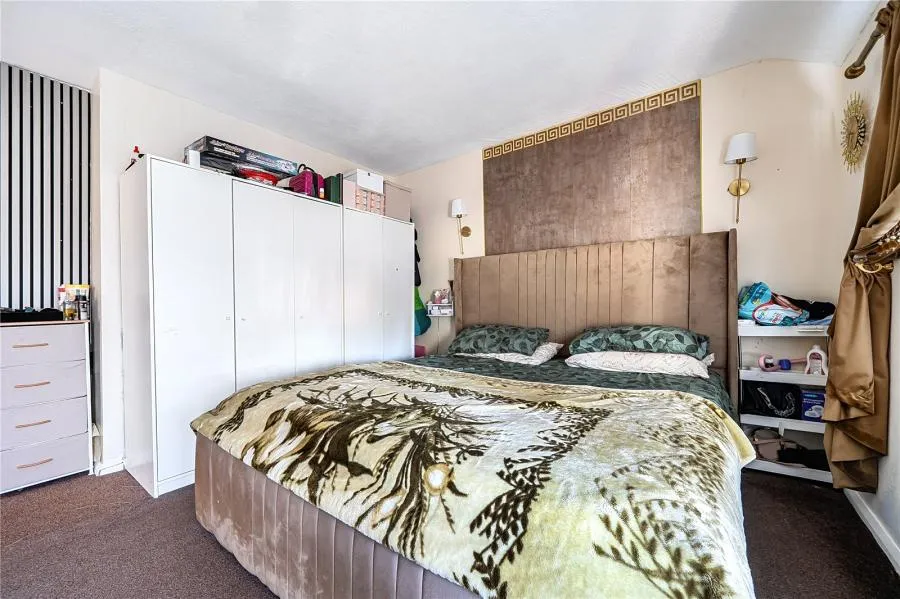 Long Furlong Drive, Slough, SL2, photo 12
