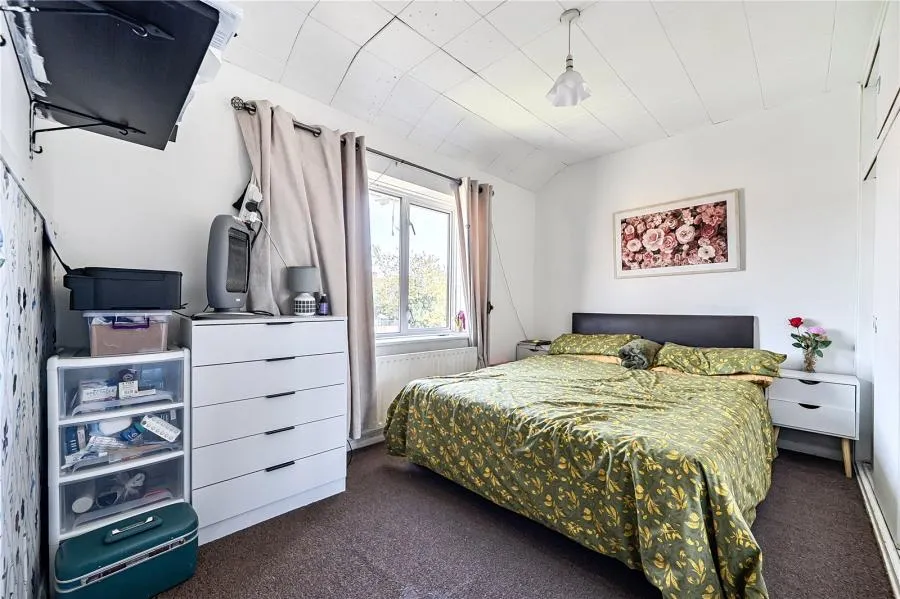 Long Furlong Drive, Slough, SL2, photo 11