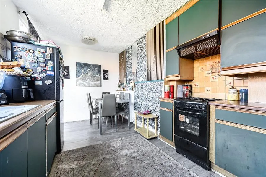 Long Furlong Drive, Slough, SL2, photo 5
