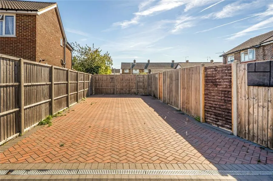 Long Furlong Drive, Slough, SL2, photo 19