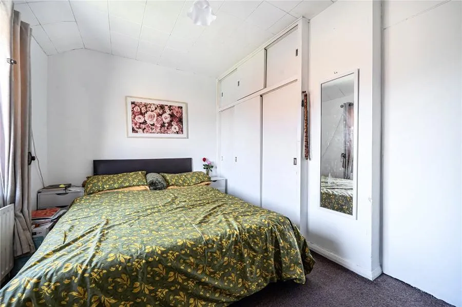 Long Furlong Drive, Slough, SL2, photo 15
