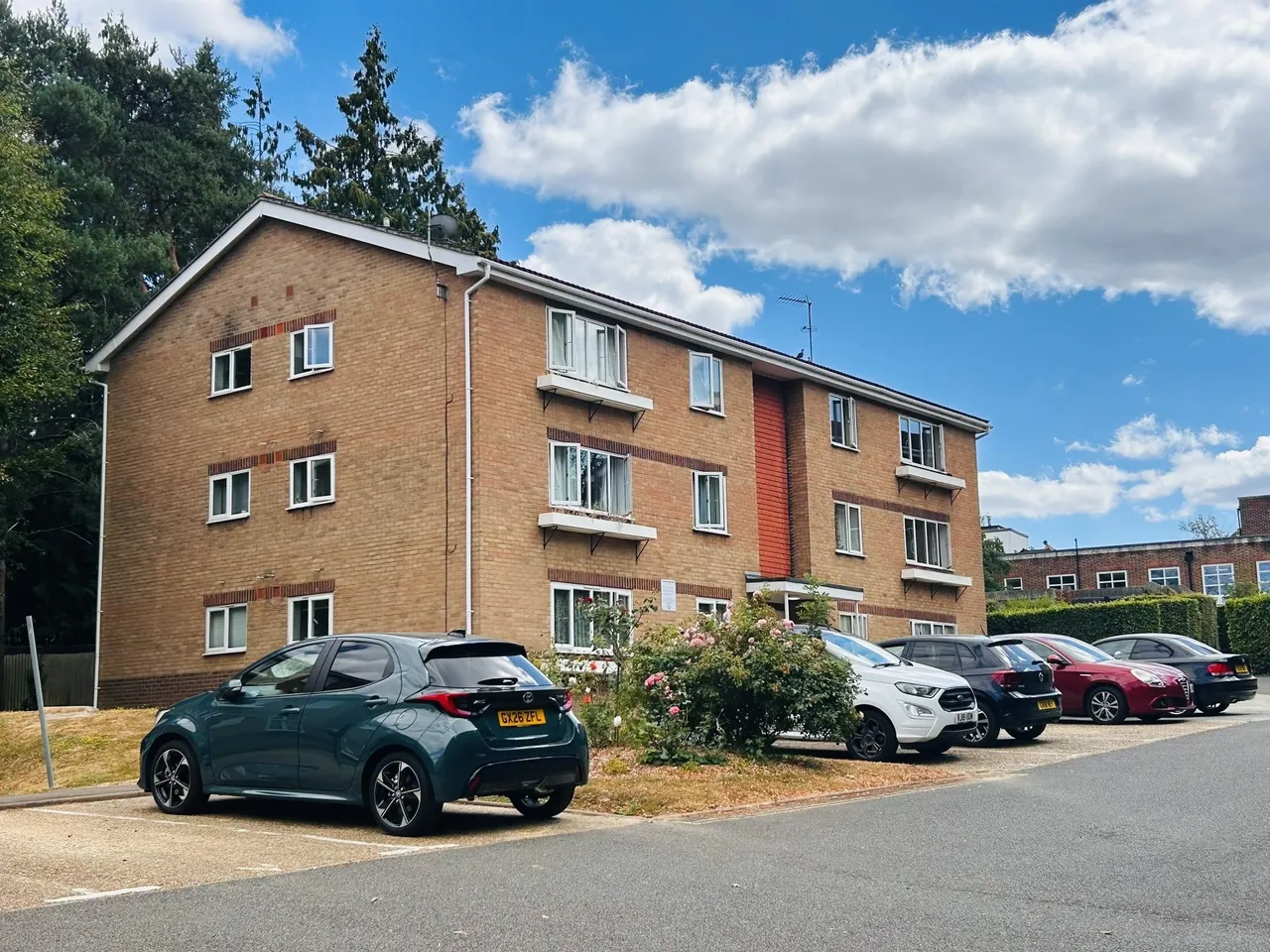 1 bed flat to rent, Pound Hill, RH10