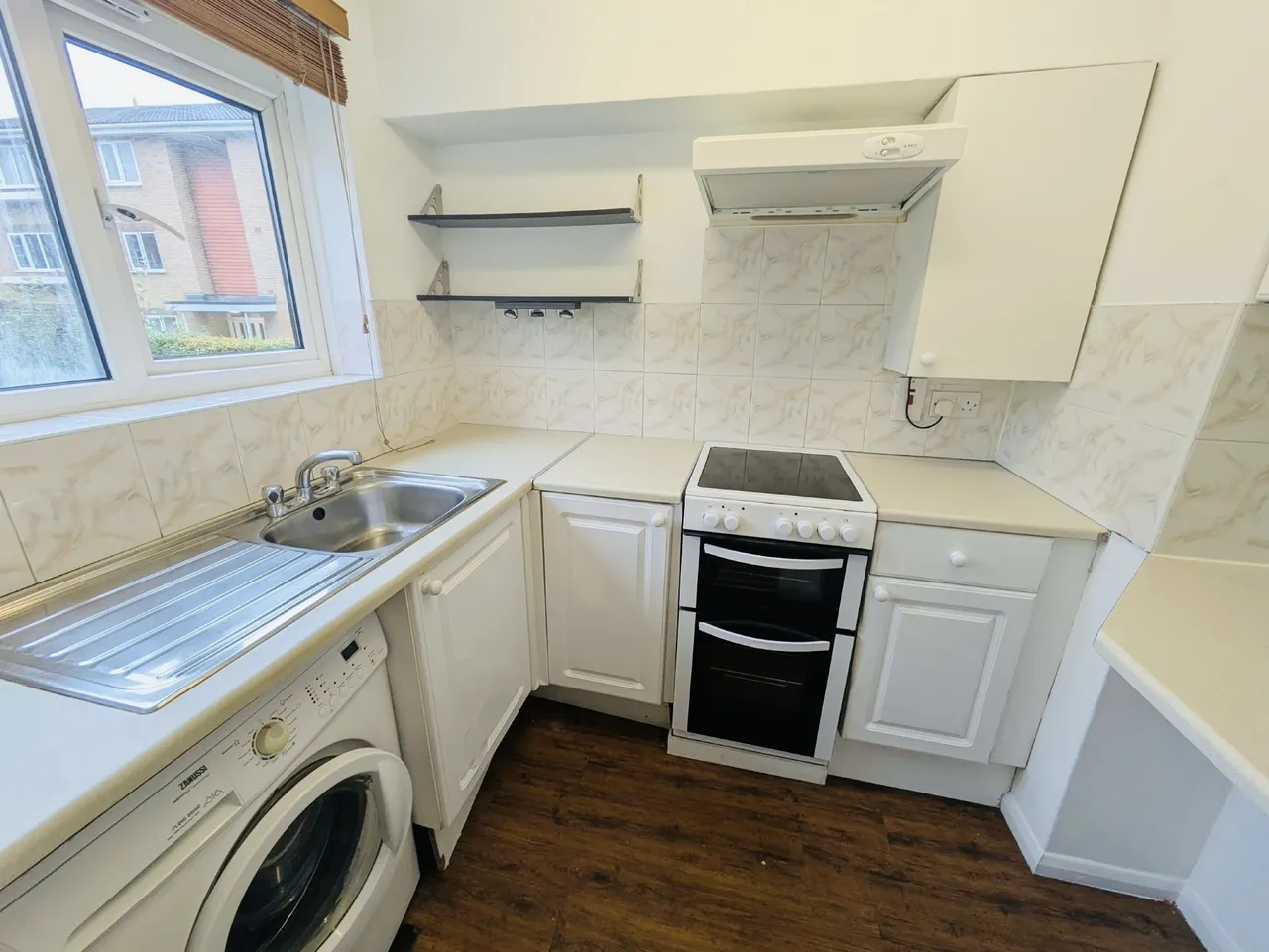 Pound Hill, RH10, photo 4