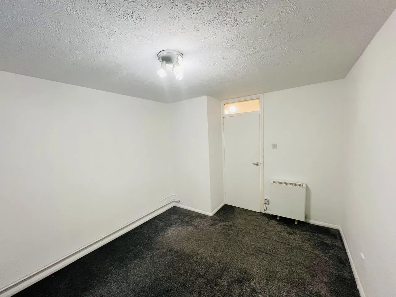 Pound Hill, RH10, photo 6