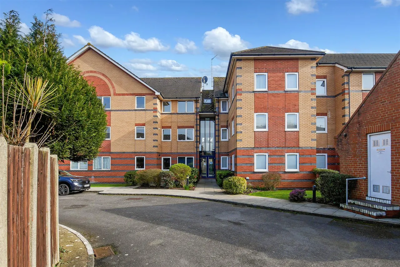 Hambledon Place, Bognor Regis, photo 17