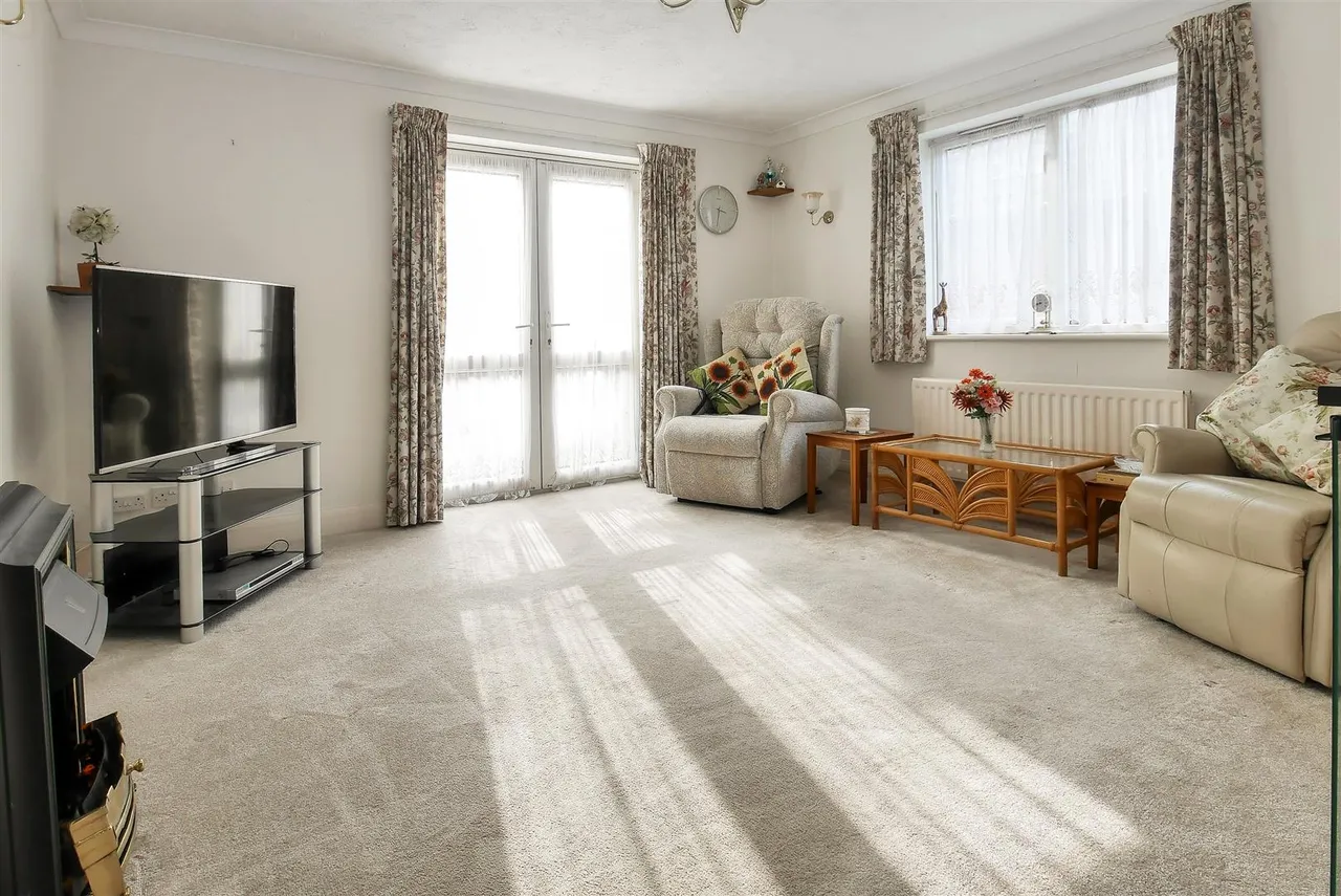 Hambledon Place, Bognor Regis, photo 3