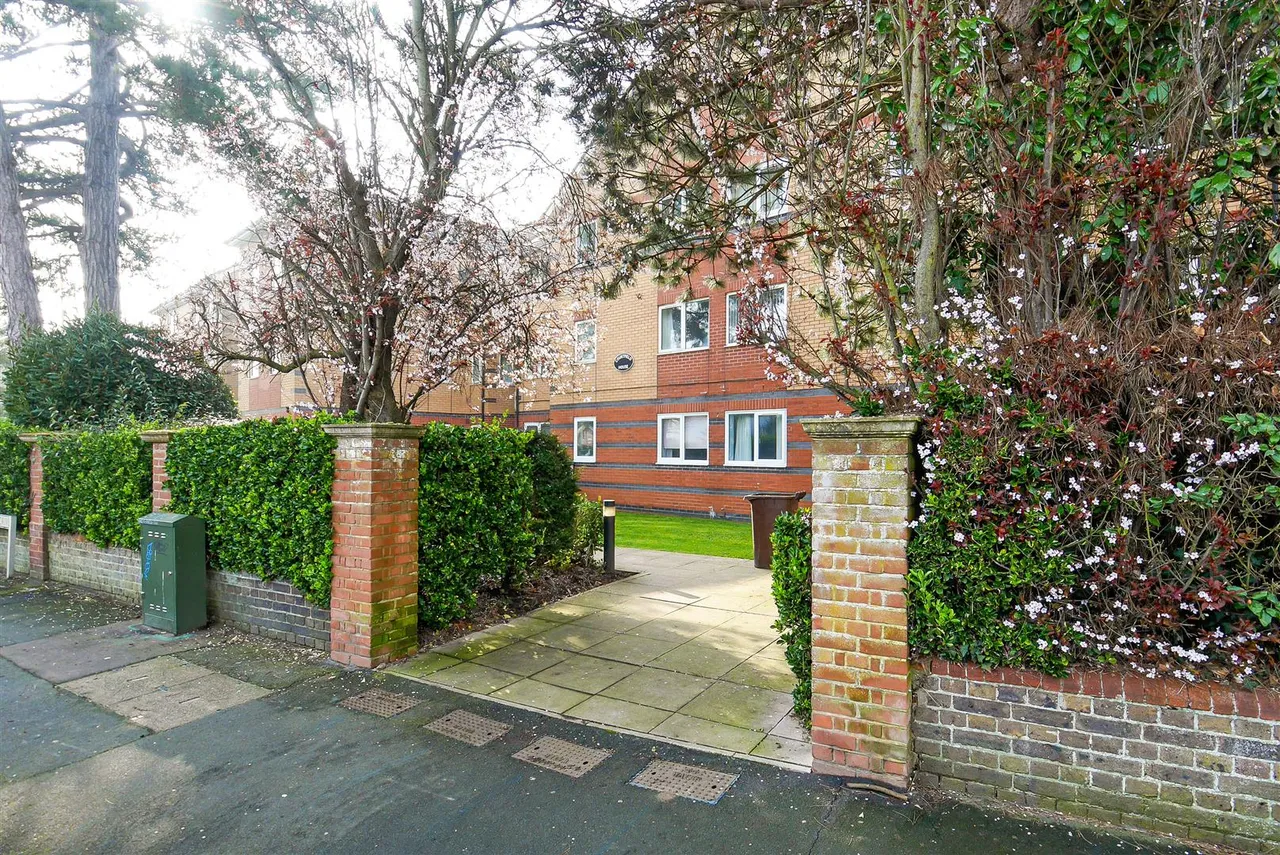 Hambledon Place, Bognor Regis, photo 13