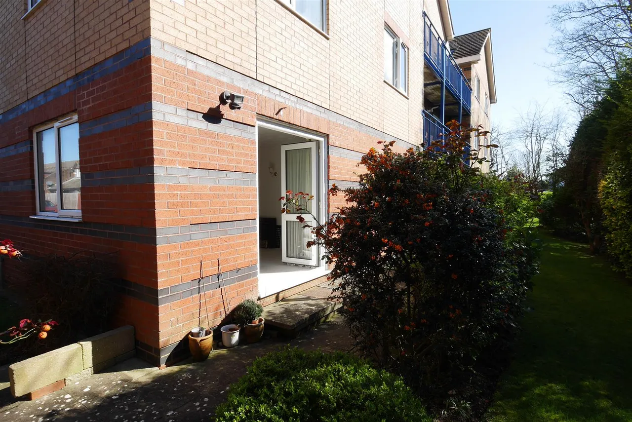 Hambledon Place, Bognor Regis, photo 22