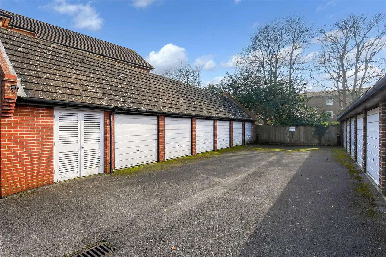 Hambledon Place, Bognor Regis, photo 11