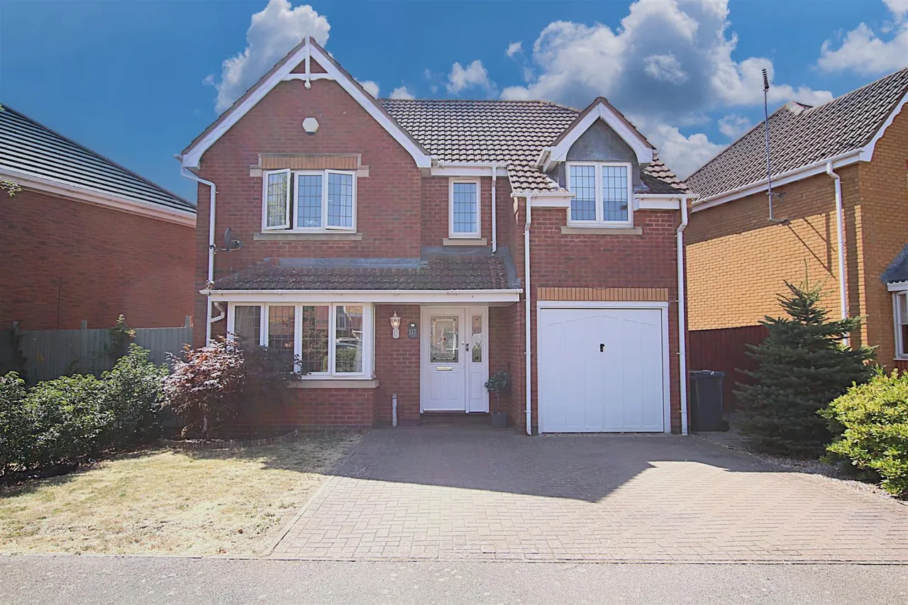 4 bed house for sale — Battalion Drive, Wootton