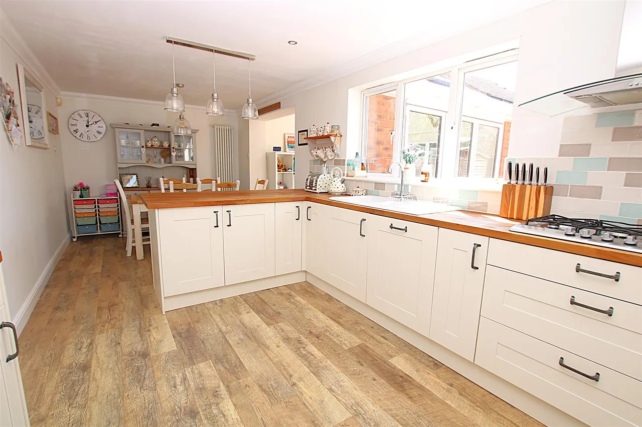 Battalion Drive, Wootton, photo 6