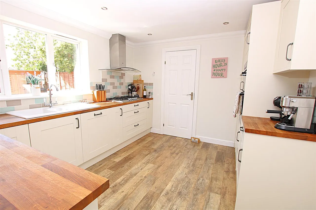 Battalion Drive, Wootton, photo 7