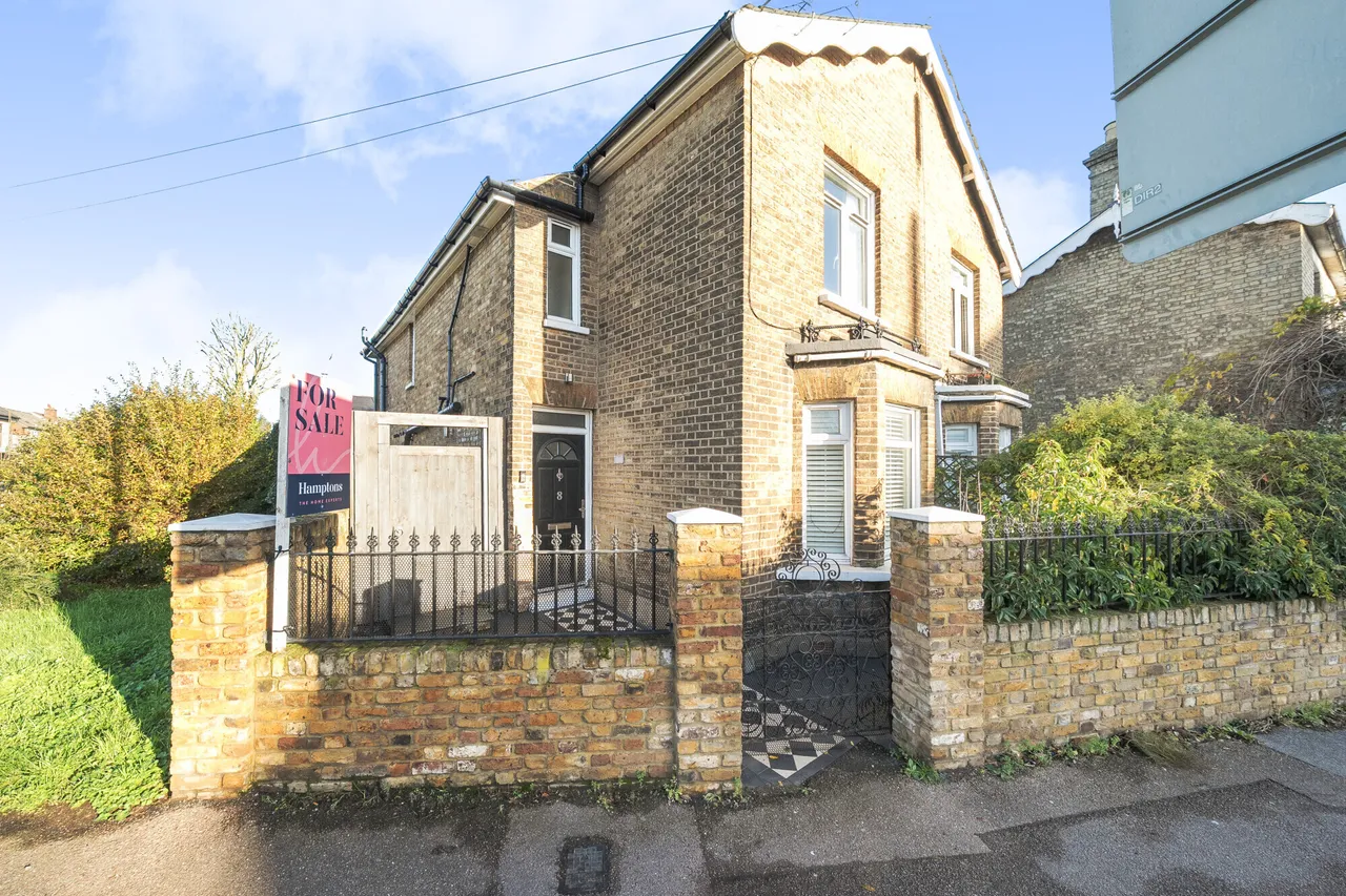 3 bed house for sale — Watton Road, Ware, SG12