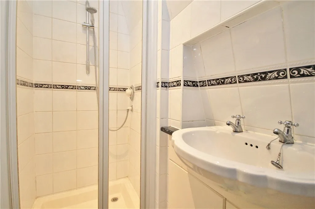 Broadway, Knaphill, GU21, photo 7
