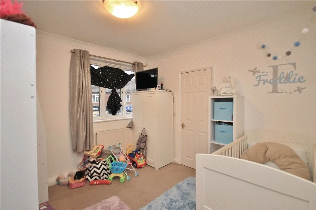 Broadway, Knaphill, GU21, photo 6