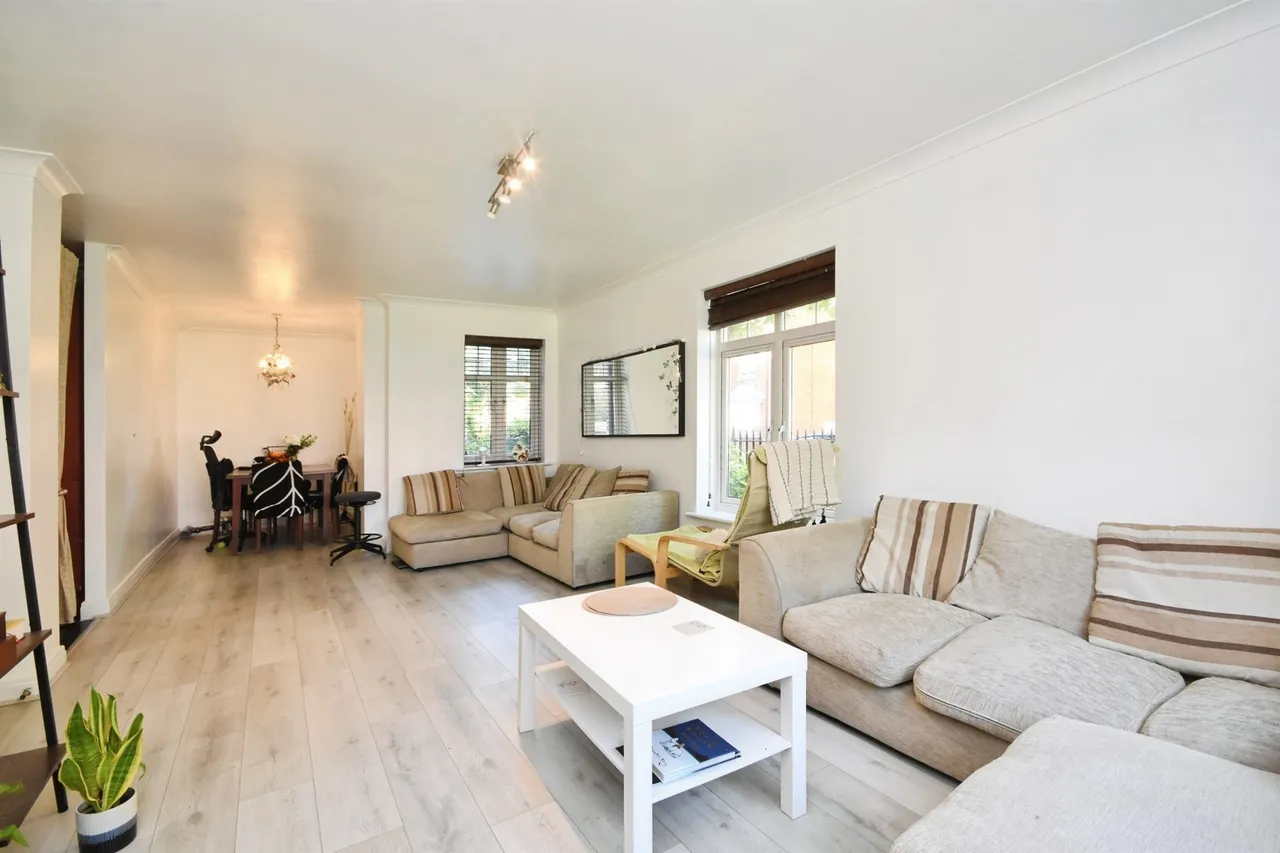 Academy Fields Road, Romford, RM2, photo 3