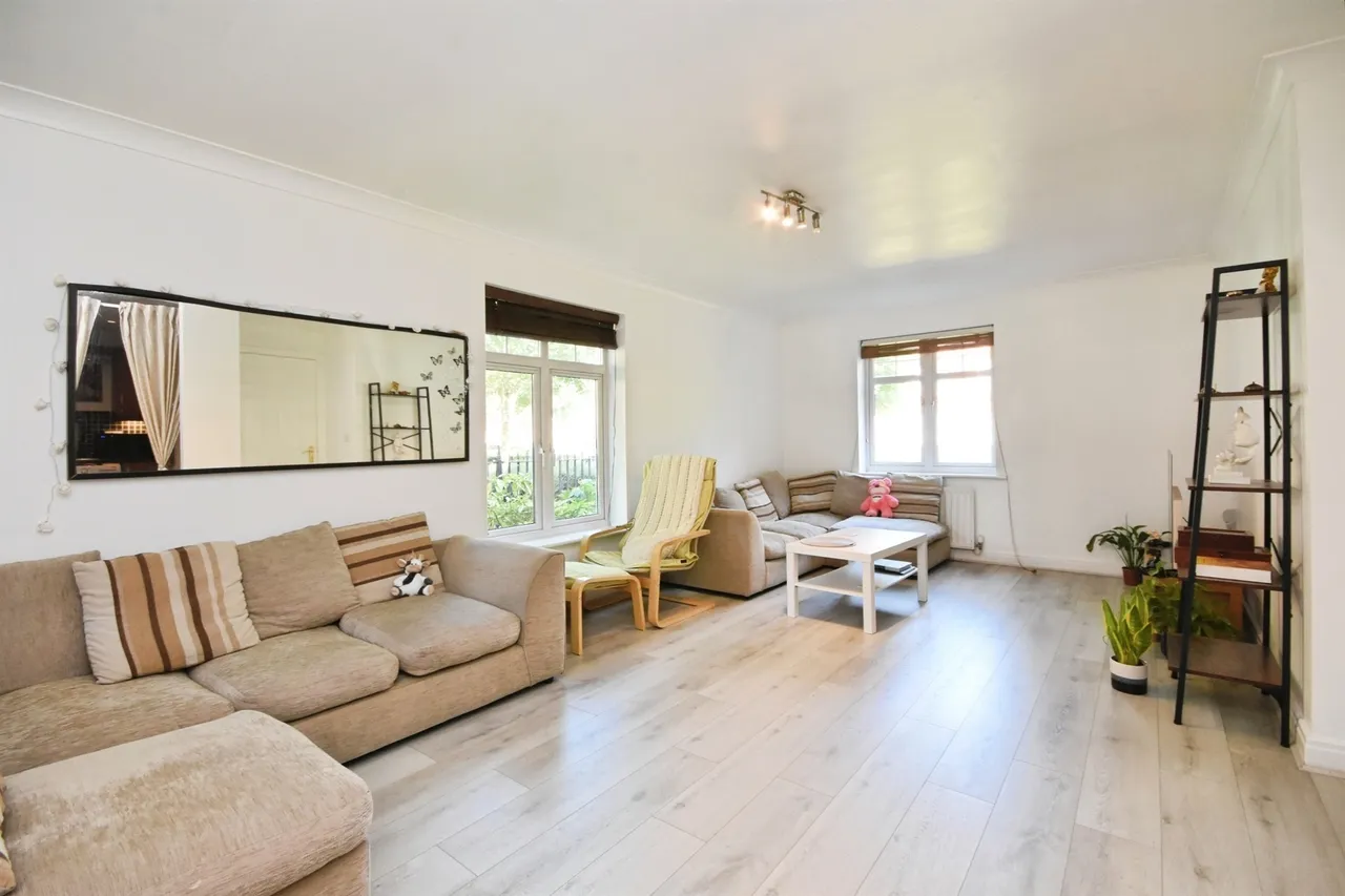 Academy Fields Road, Romford, RM2, photo 4