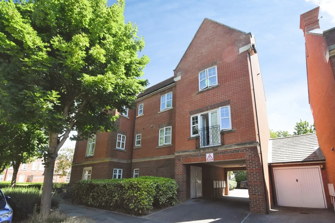2 bed flat for sale, Academy Fields Road, Romford, RM2
