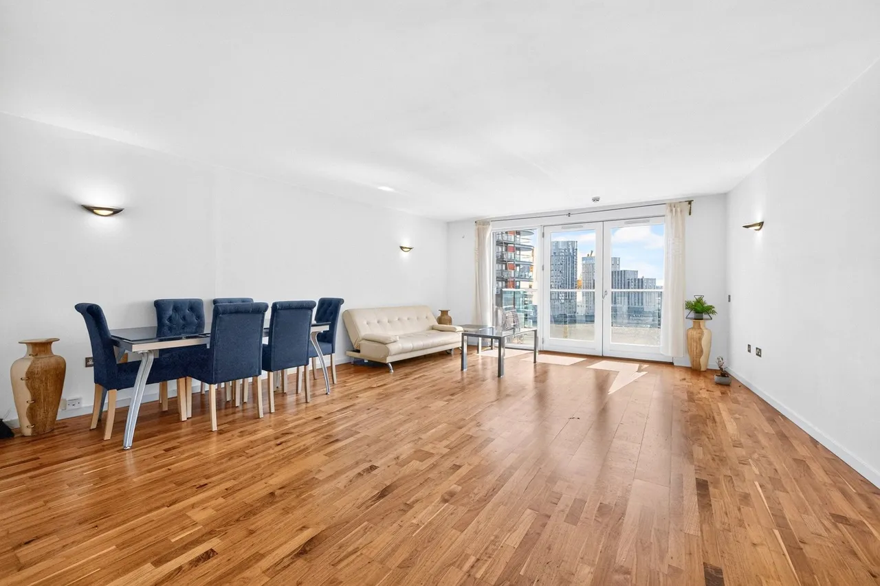 2 bed flat for sale, Fairmont Avenue, London, E14