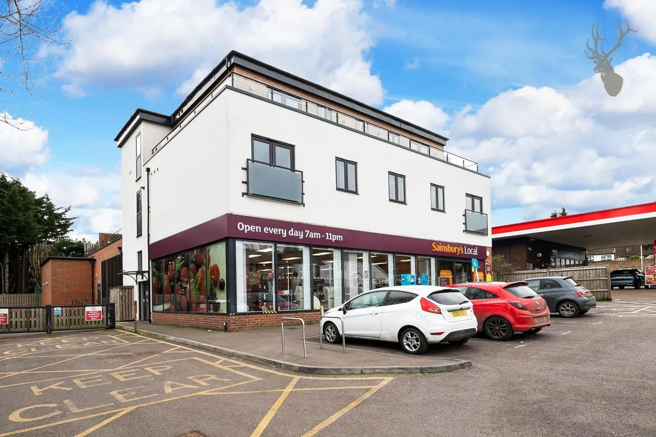2 bed flat to rent, Church Hill, Loughton, IG10