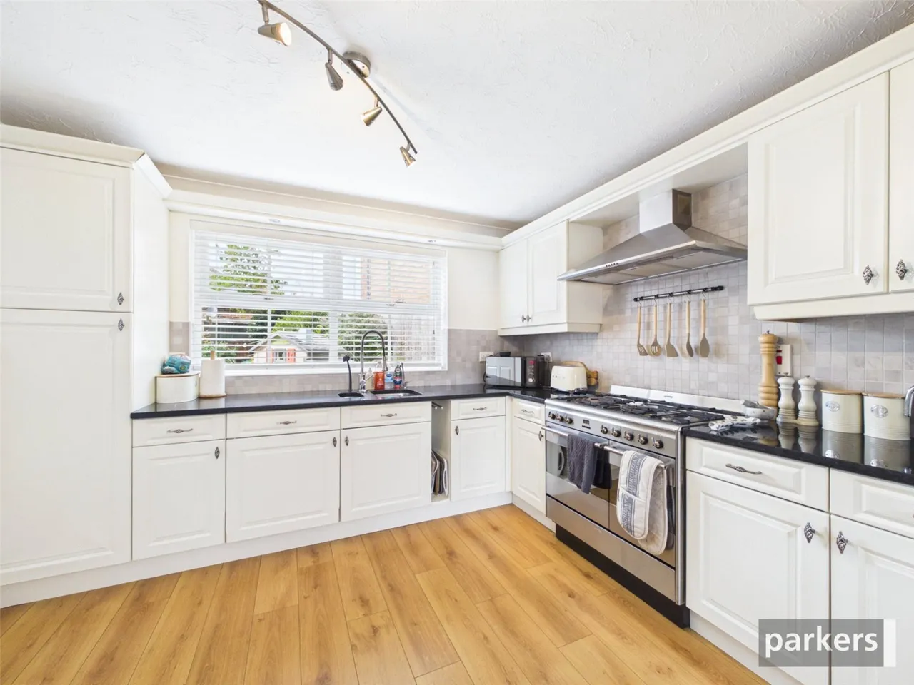 Hurricane Way, Woodley, RG5, photo 5