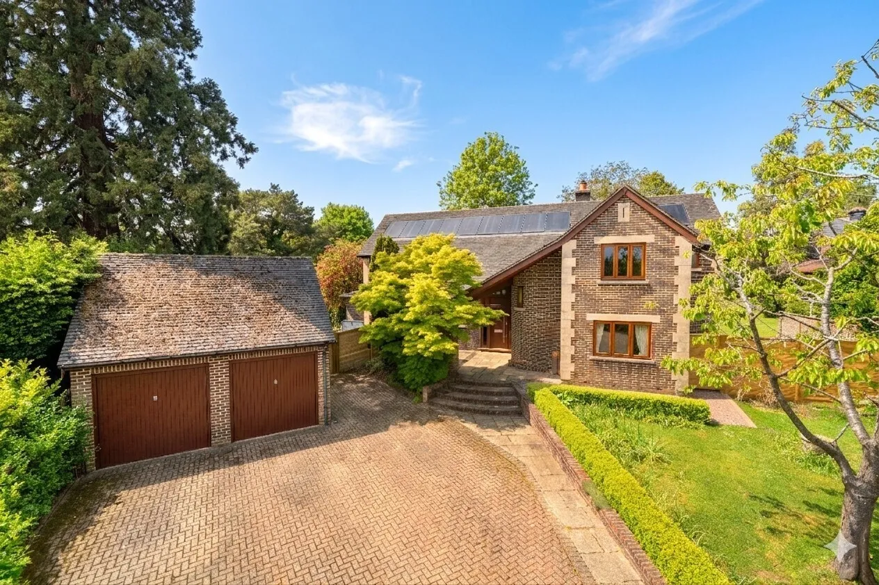 5 bed house for sale — Wildgoose Drive, Horsham, RH12
