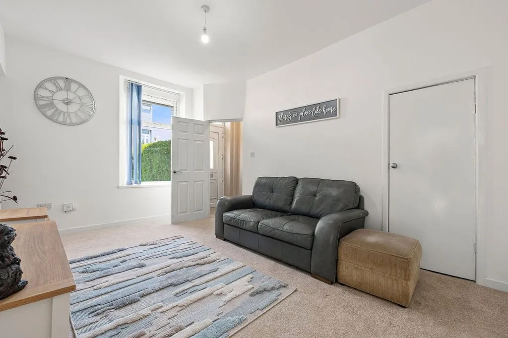 Cefn Road, Bonymaen, Swansea, West Glamorgan, SA1 7HH, photo 3
