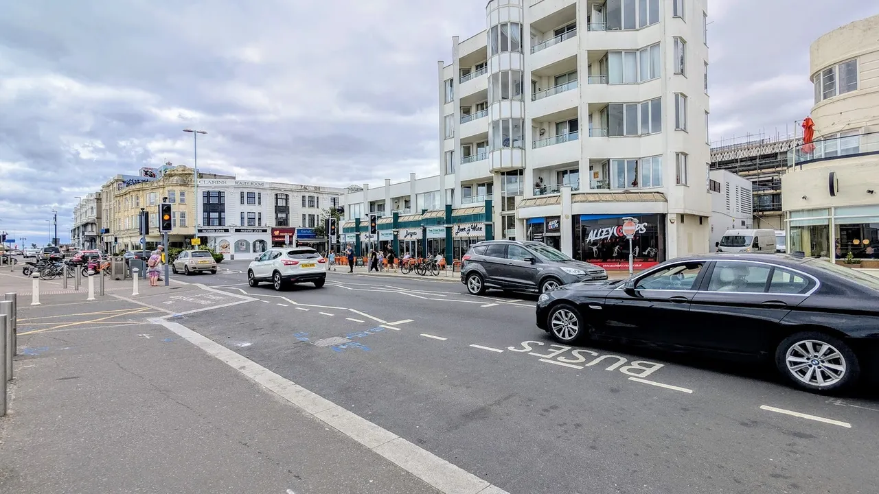 2 bed flat for sale, Marine Parade, Worthing, BN11