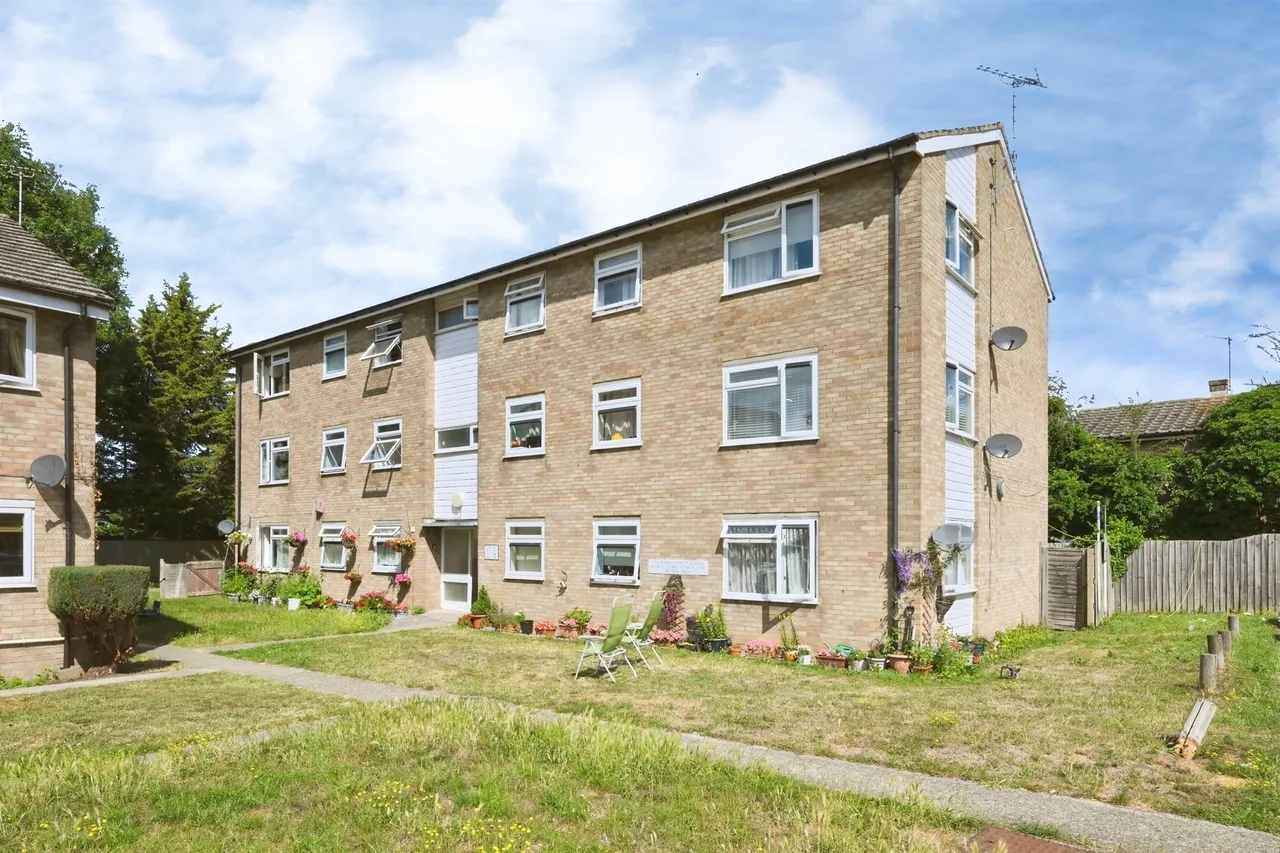 3 bed flat for sale — Wagon Mead, Hatfield Heath, BISHOP'S STORTFORD