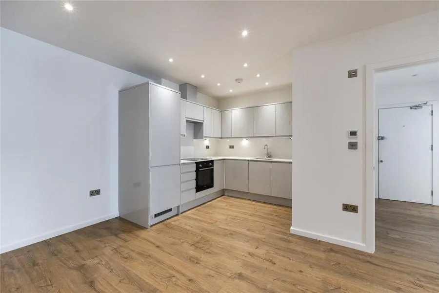 2 bed flat to rent, Rowhill Road, London, E5