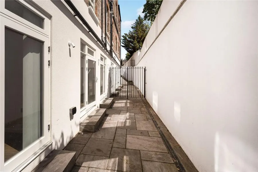 Rowhill Road, London, E5, photo 13