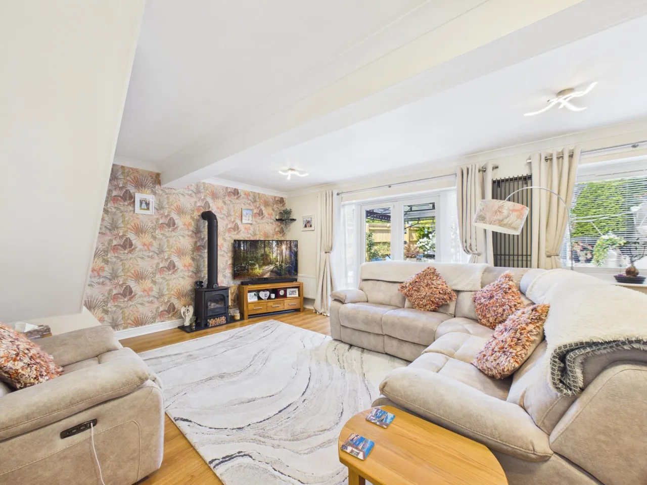 Corner House West Street, Tadley, RG26, photo 6