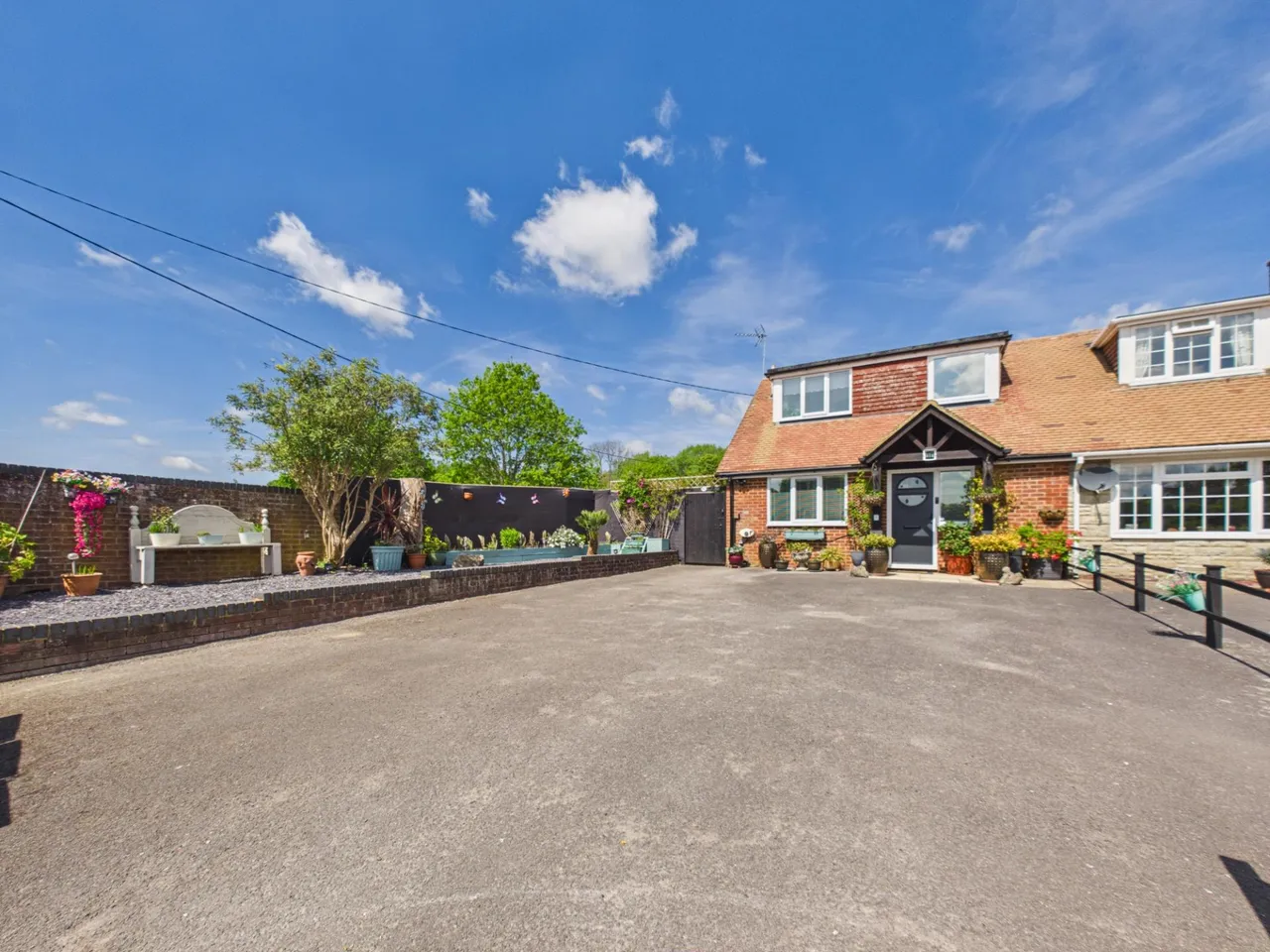 Corner House West Street, Tadley, RG26, photo 2