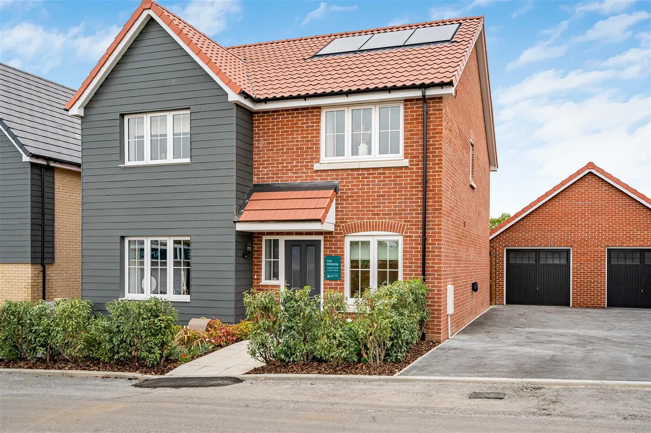 4 bed property for sale, Thaxted Road, Saffron Walden, CB10