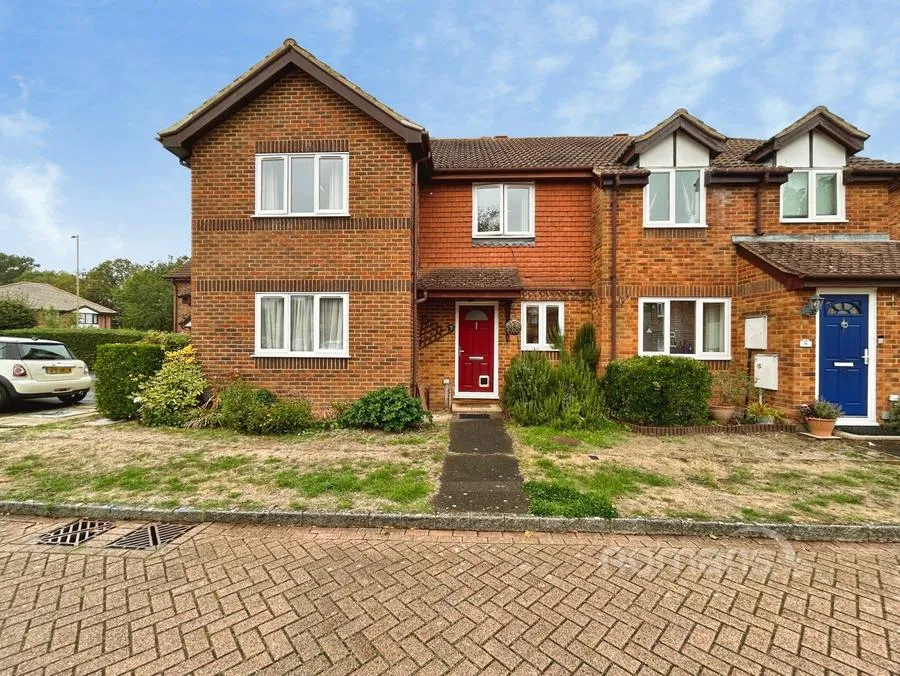 2 bed house for sale, Barn Meadow Close, Church Crookham, GU52